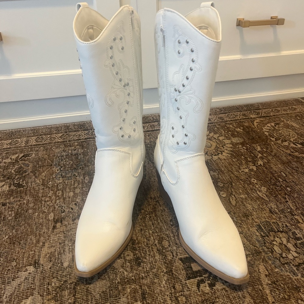 Women’s cowgirl boots